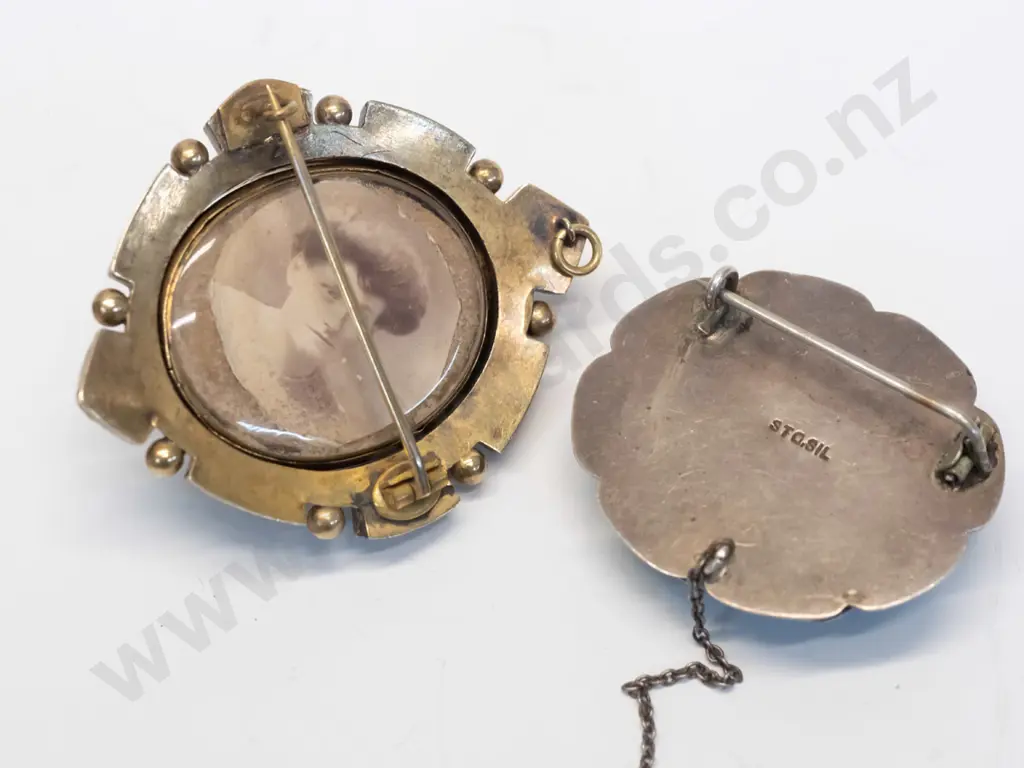 locket brooch & 3 costume brooches Image 1++