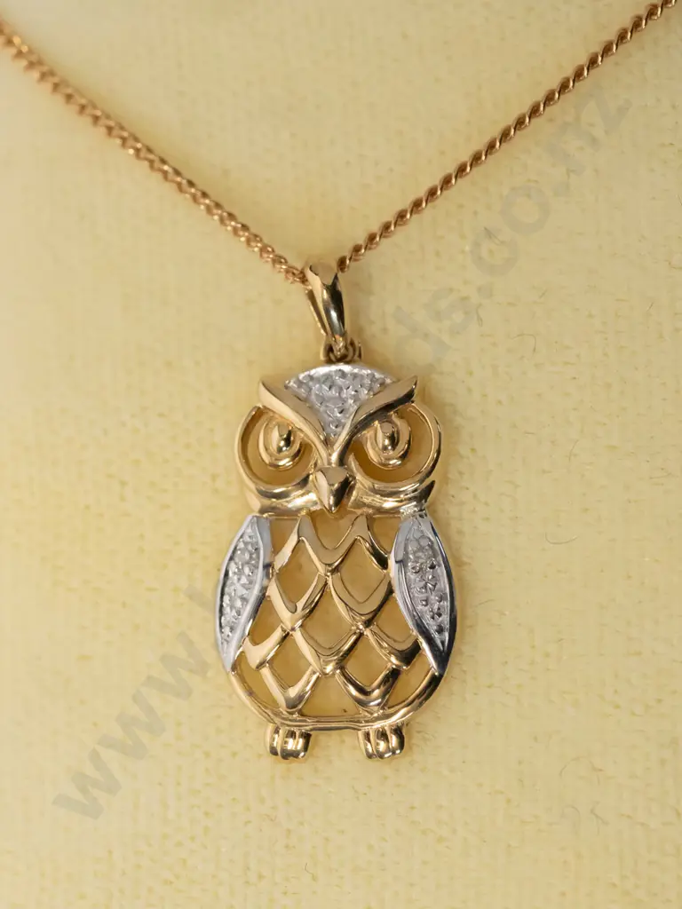 gold owl necklace stamped 375 Image 1++