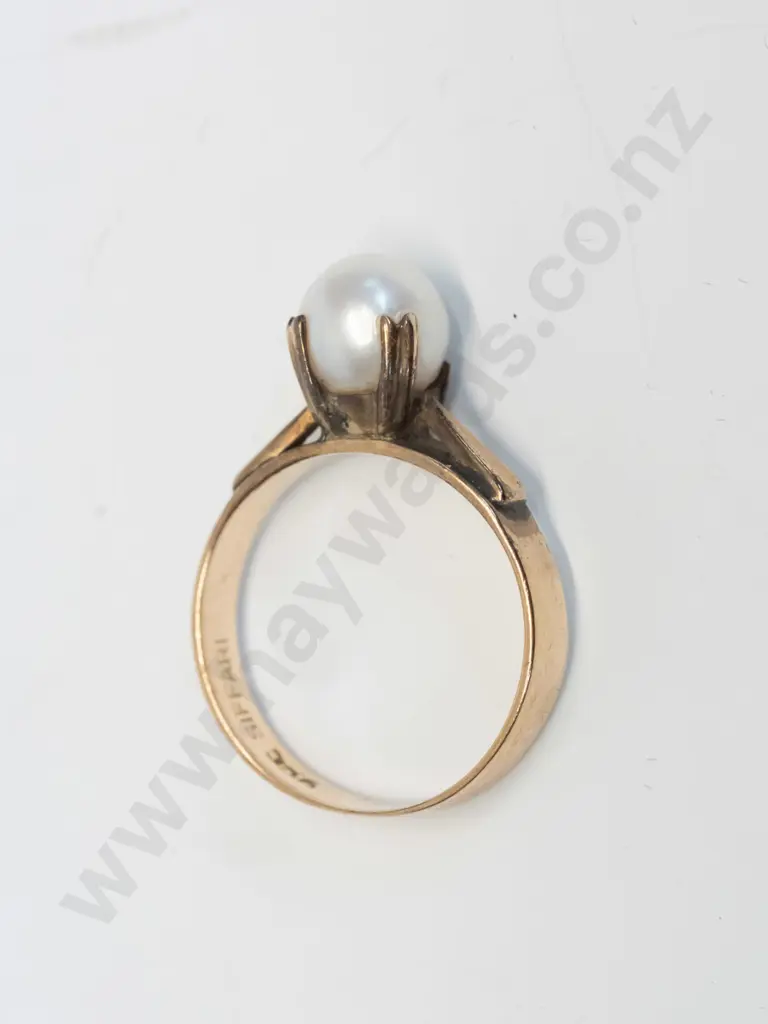 pearl ring stamped 9ct Image 1++