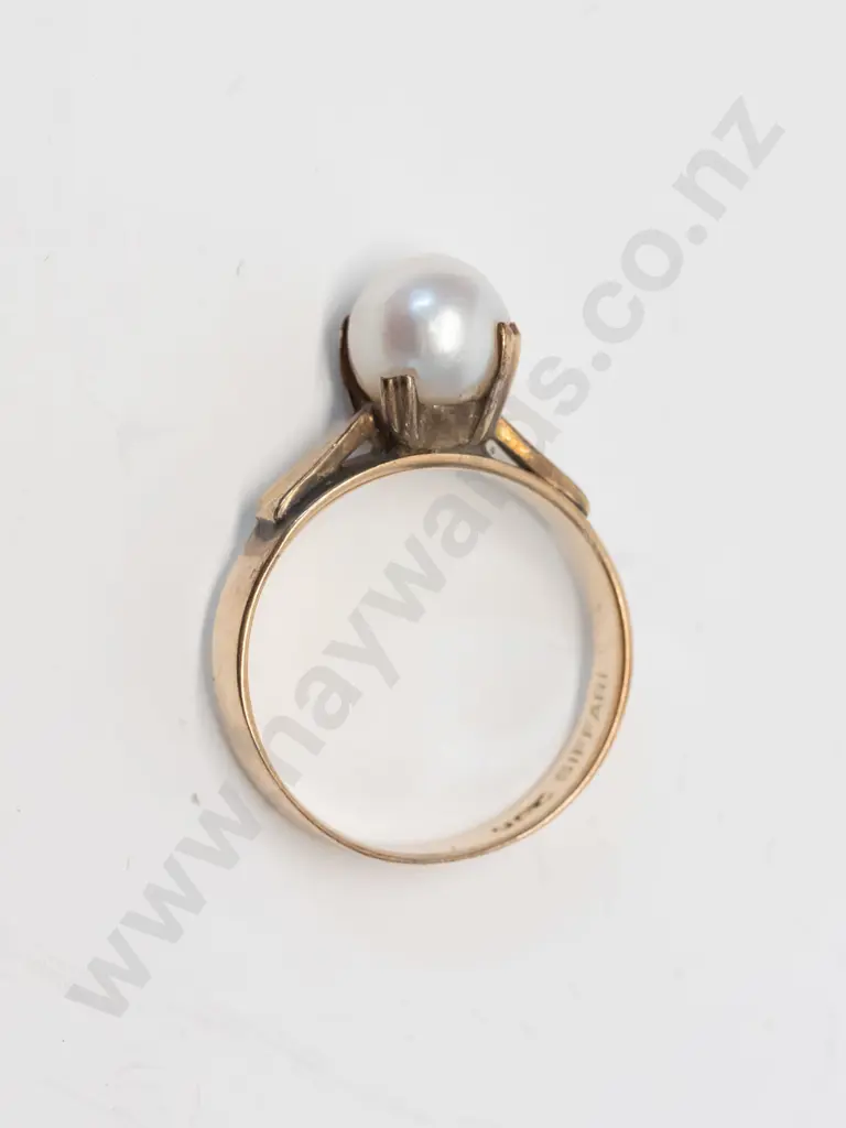 pearl ring stamped 9ct Image 1++