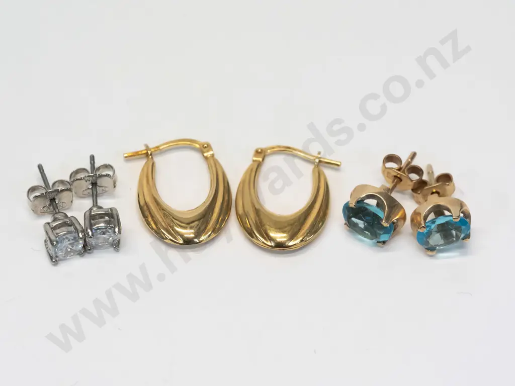 3 pairs of earrings Image 1++