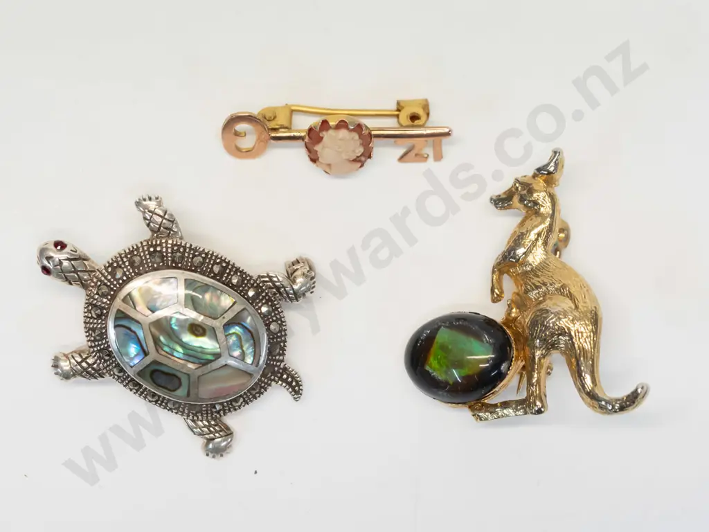 cameo 21st bar brooch [stamped 9ct, turtle brooch [no mark] & kangaroo brooch [no mark] Image 1++