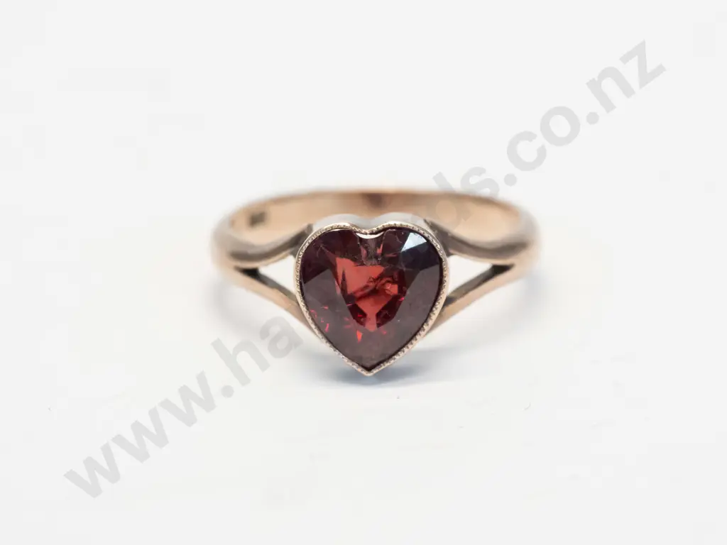 heart shaped garnet ring stamped 9ct Image 1++