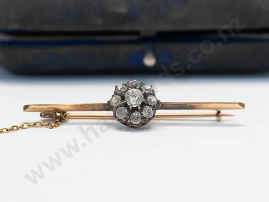 bar brooch with safety chain Image 1++