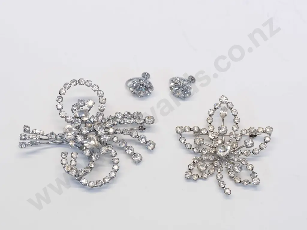 2 x crystal brooches & pair of crystal earrings [screw on] Image 1++
