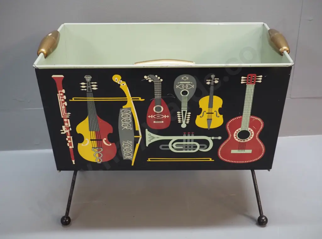 retro painted tin magazine stand with musical motifs - some chips to paint & to finish on wooden handles H340 W430 D240 Image 1++