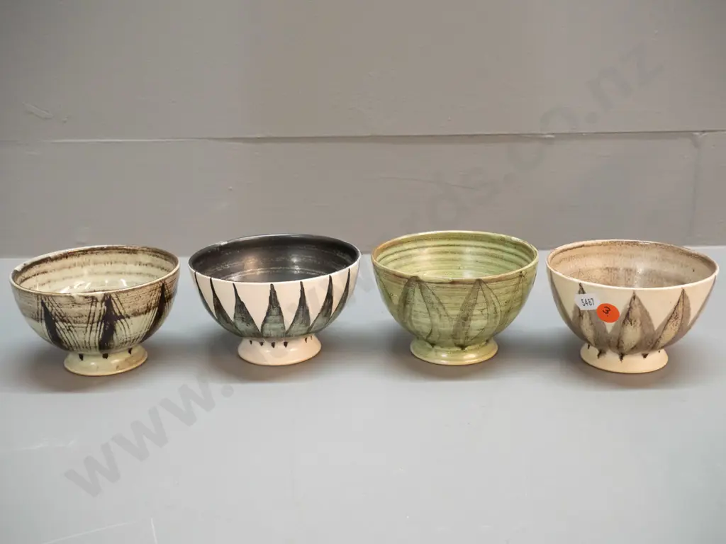 4 Hanmer pottery bowls - each approx. H-70 D-110 Image 1++