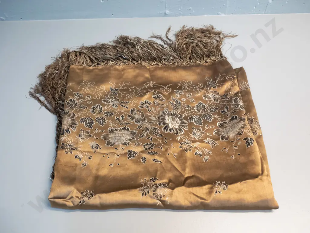 Victorian woven silk table cover with fringed edging - approx. 1650 square Image 1++