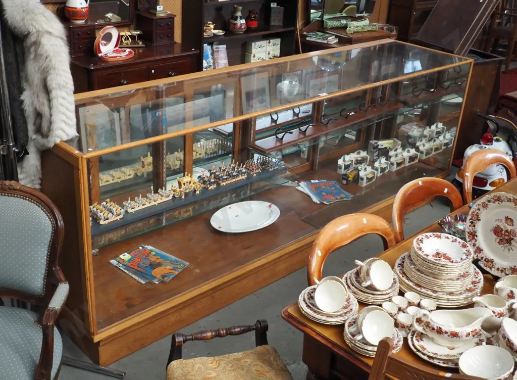 vintage very large glazed oak shop counter display cabinet with adjustable glass shelves, 4 sliding doors - scratches to Image 1++