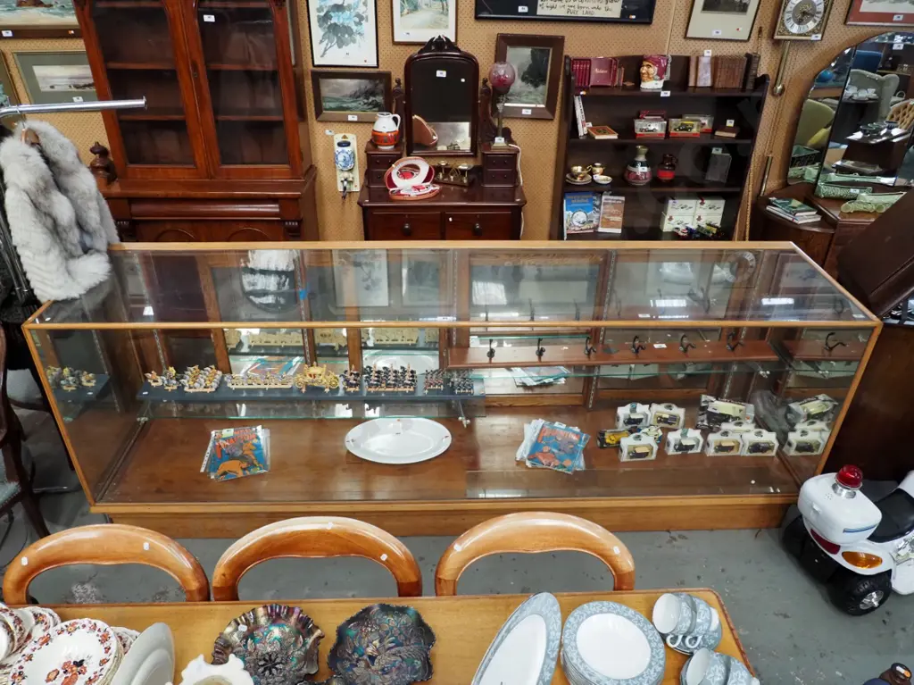 vintage very large glazed oak shop counter display cabinet with adjustable glass shelves, 4 sliding doors - scratches to Image 1++