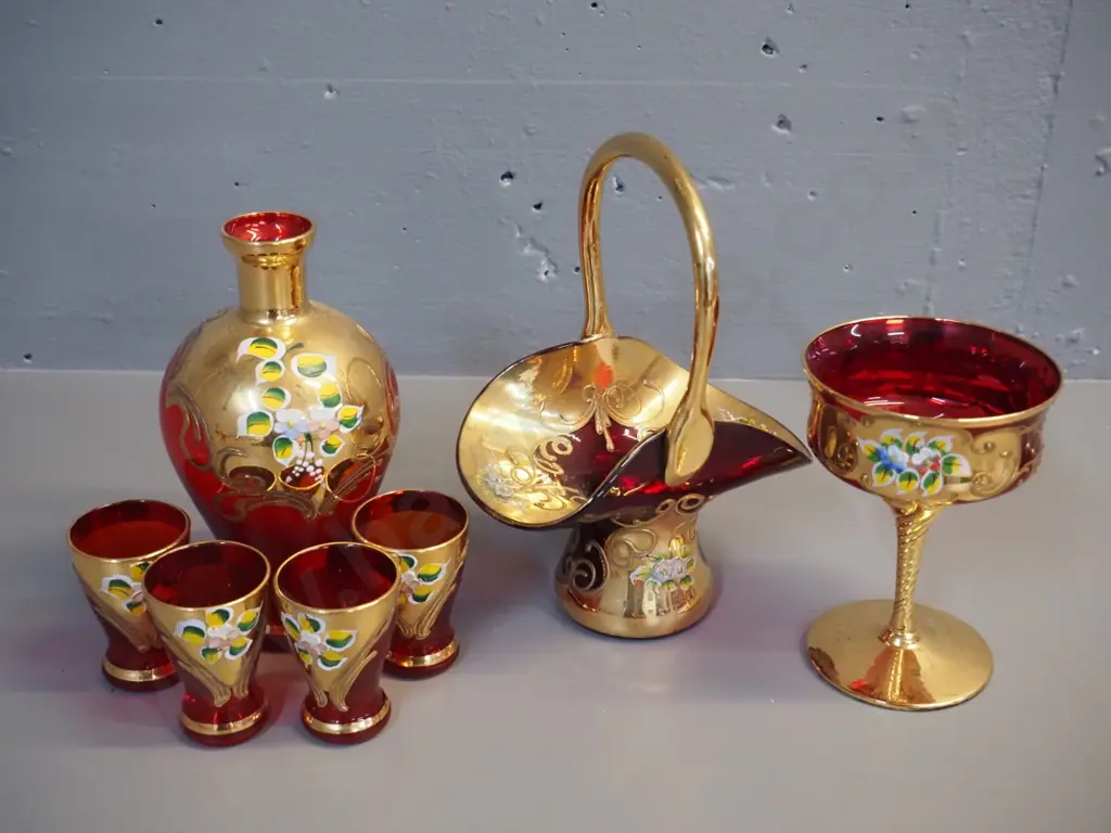 7 pieces of red Venetian glass - basket H-220, goblet, small decanter and 4 matching small glasses Image 1++
