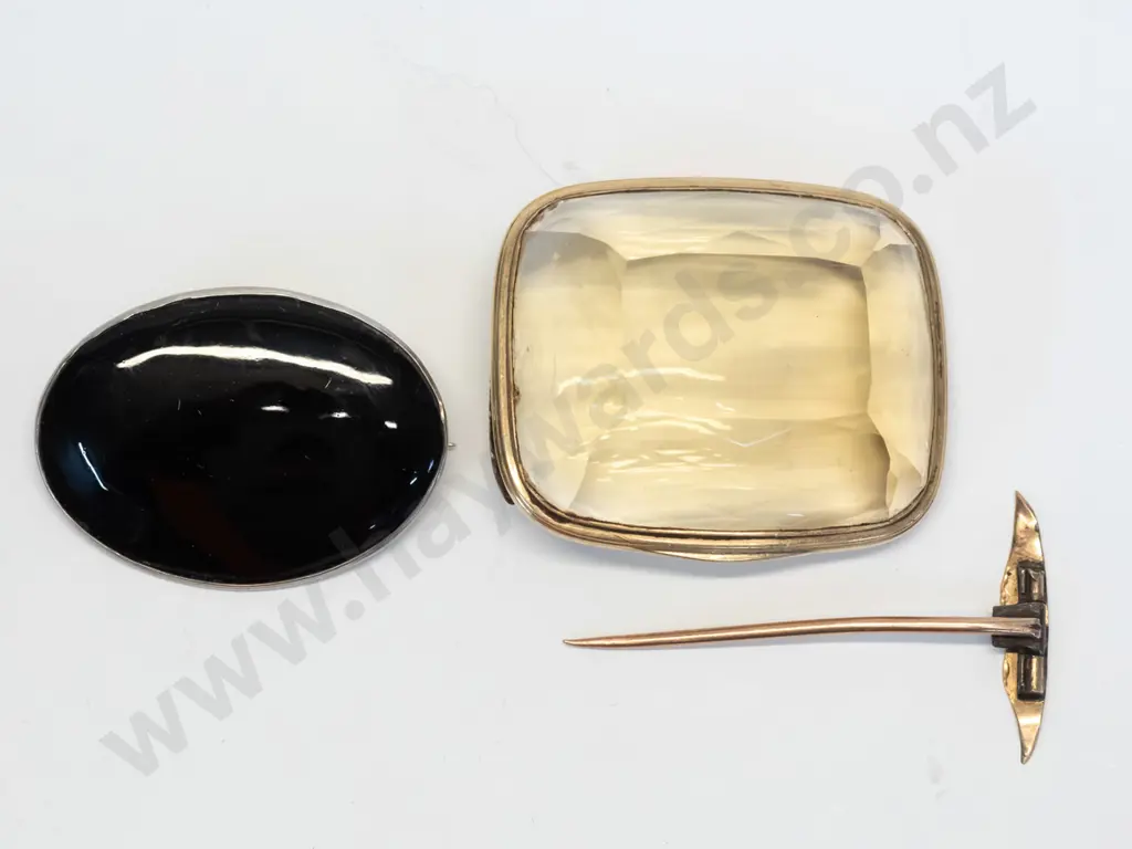 2 vintage brooches - onyx in sterling silver mount, and clear yellow faceted item in gold mount - clasp has come off Image 1++