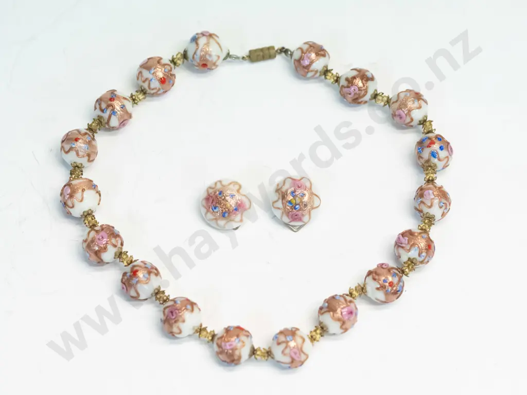 beaded necklace & matching earrings [clip on] Image 1++