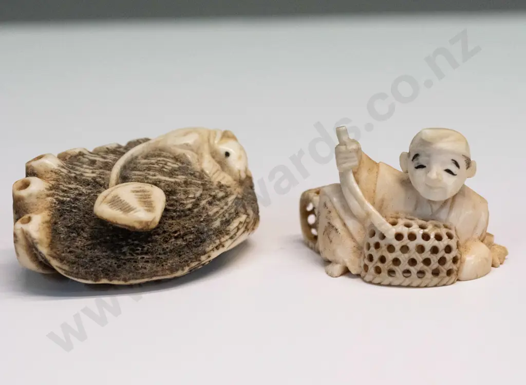 2 Japanese carved bone netsuke - mouse & shells L-55, fisherman with baskets has initials on base Image 1++