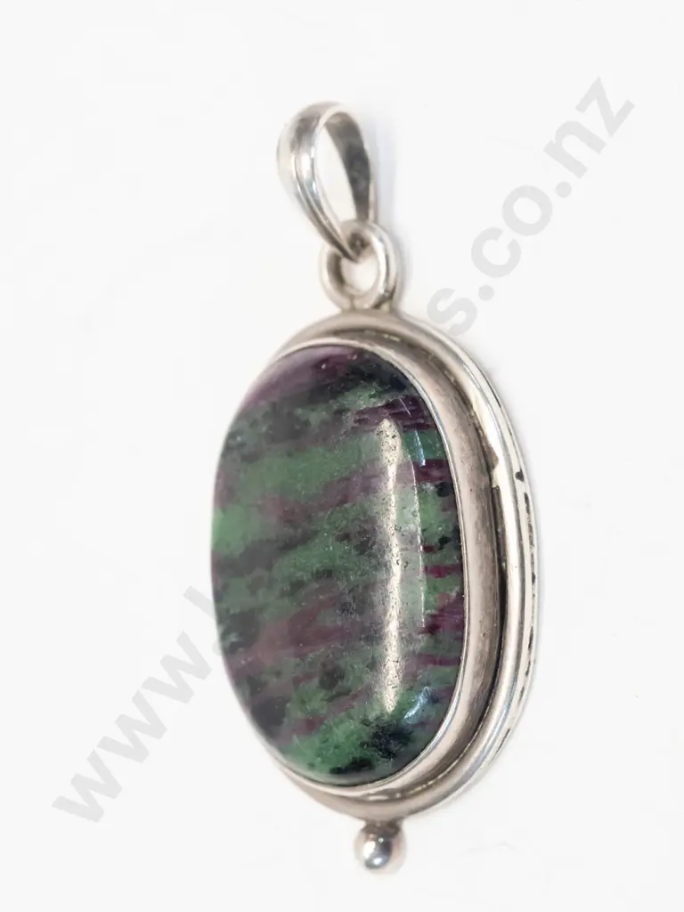 silver pendant stamped 925 no chain Image 1++