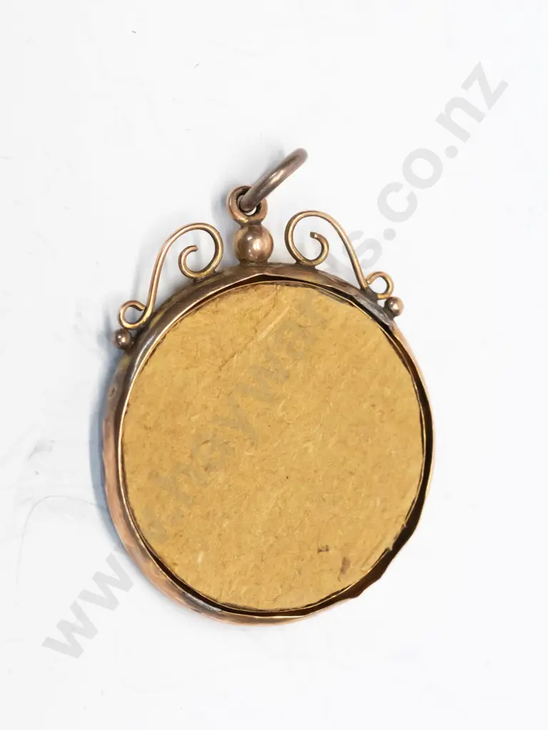 gold engraved necklace no chain stamped 375 slightly battered on edge Image 1++