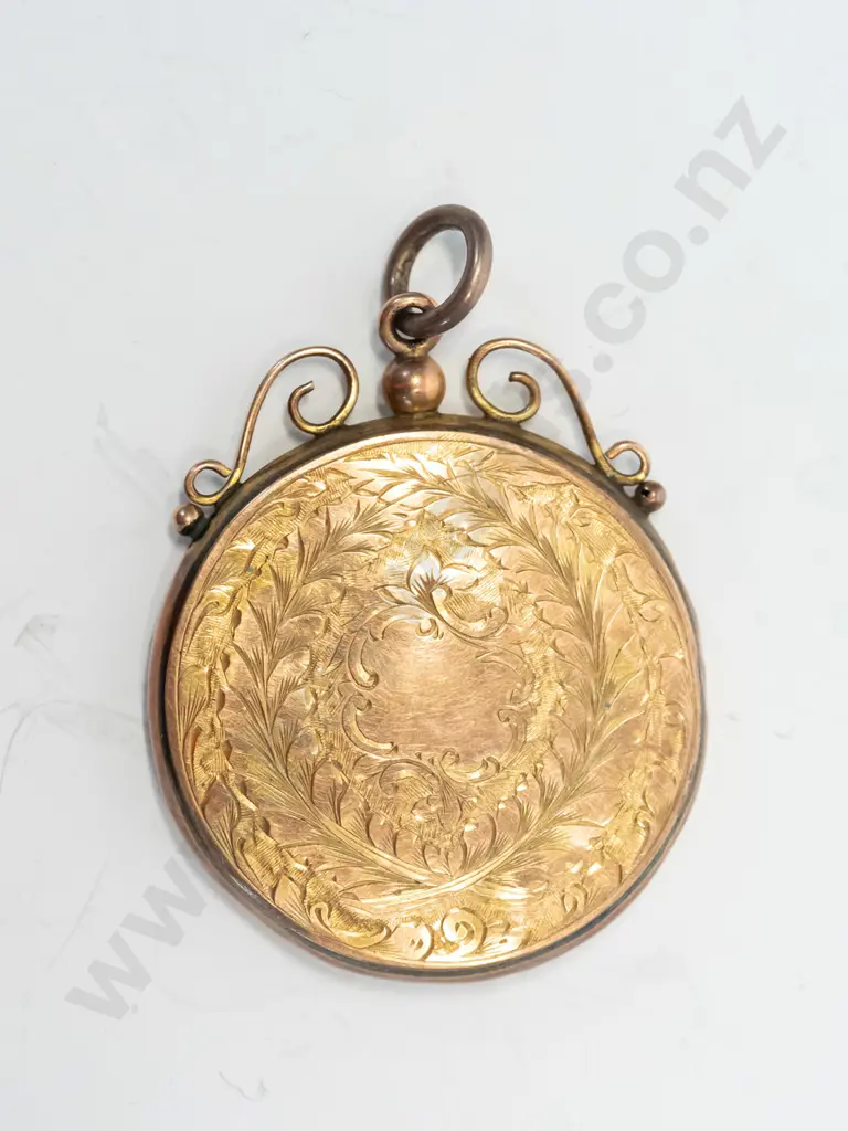 gold engraved necklace no chain stamped 375 slightly battered on edge Image 1++