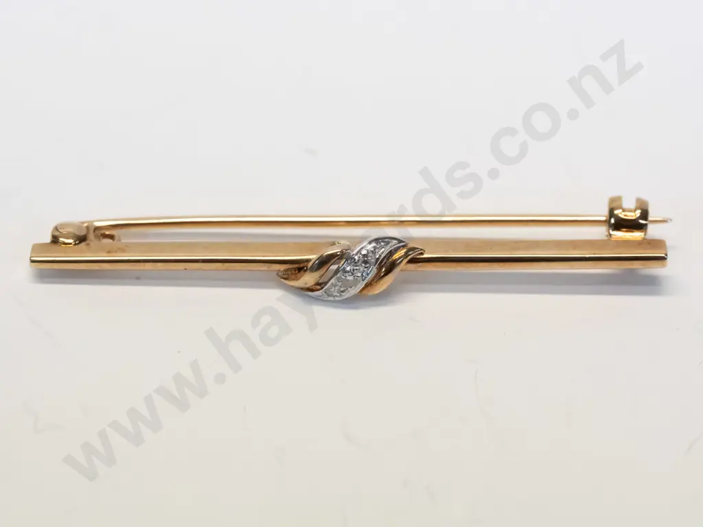 9ct gold bar brooch stamped Image 1++
