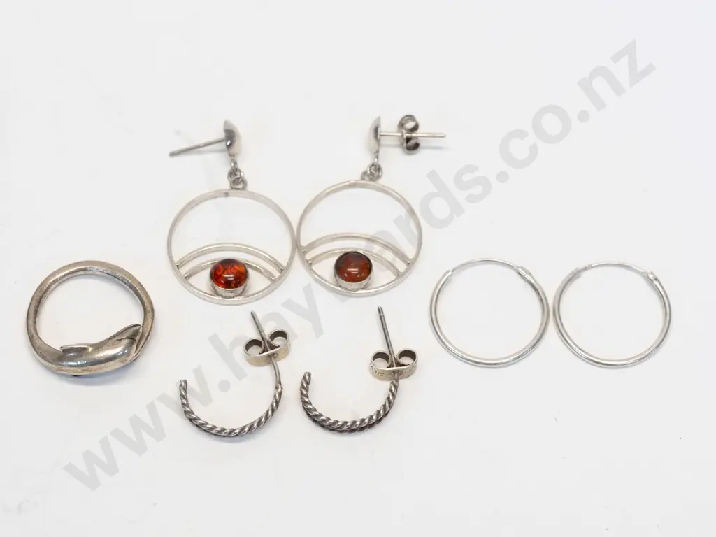 silver dolphin ring stamped stgsil & 3 pairs of silver earrings no marks Image 1++