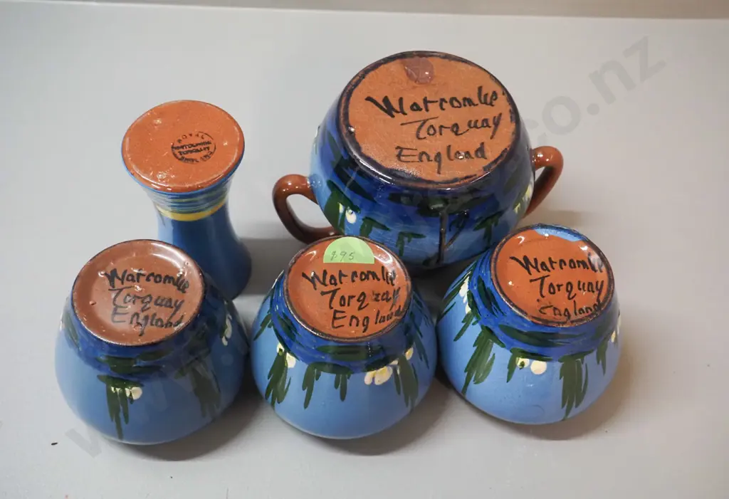 5 pieces Watcombe's Torquay ware pottery - 4  heron pattern including lidded pot H-110 W-150 and a small vase Image 1++