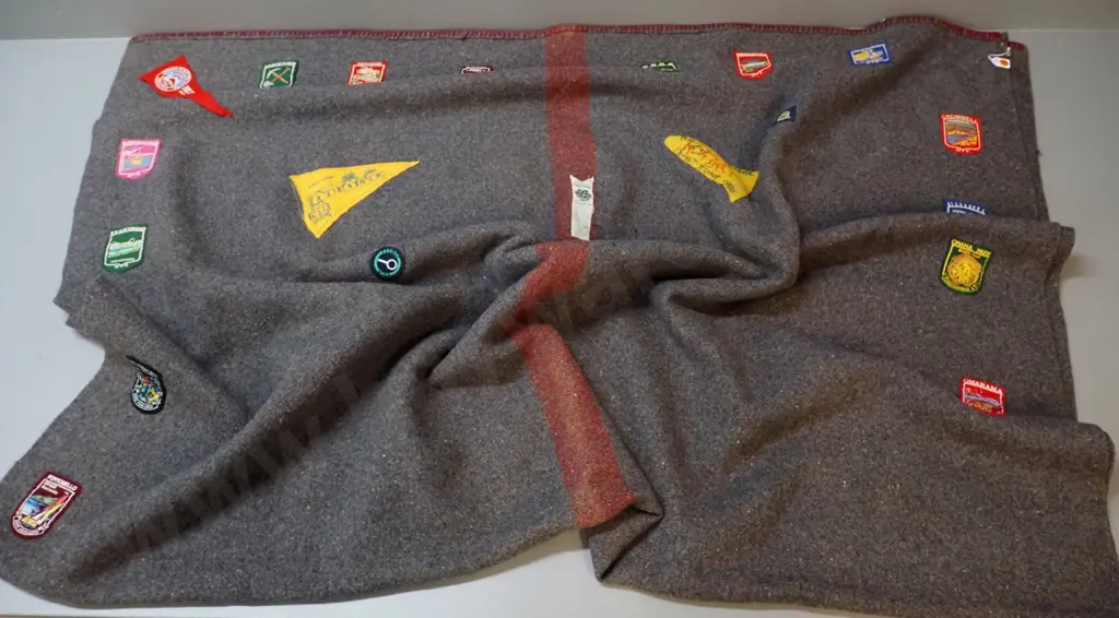 wool girl guide's blanket with assorted patches, one dated 1980 L-2080 W-1430 Image 1++