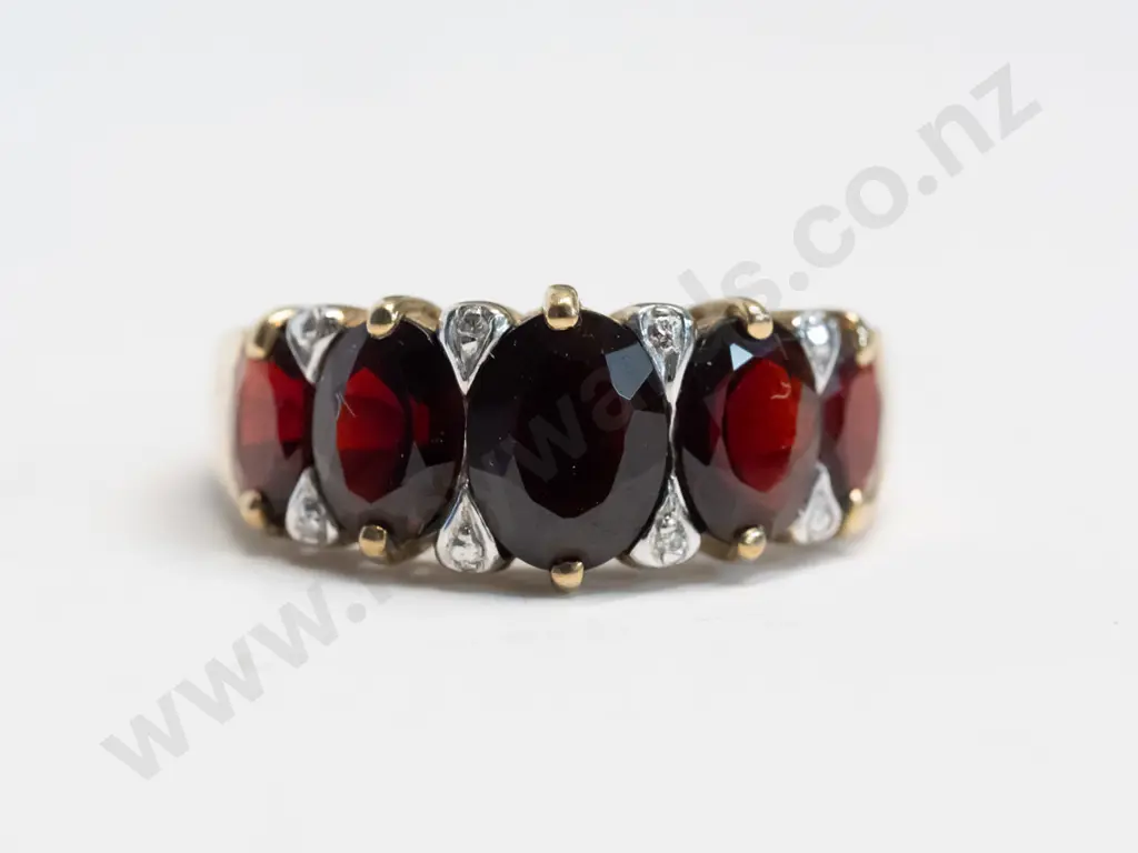 garnet dress ring stamped 375 Image 1++