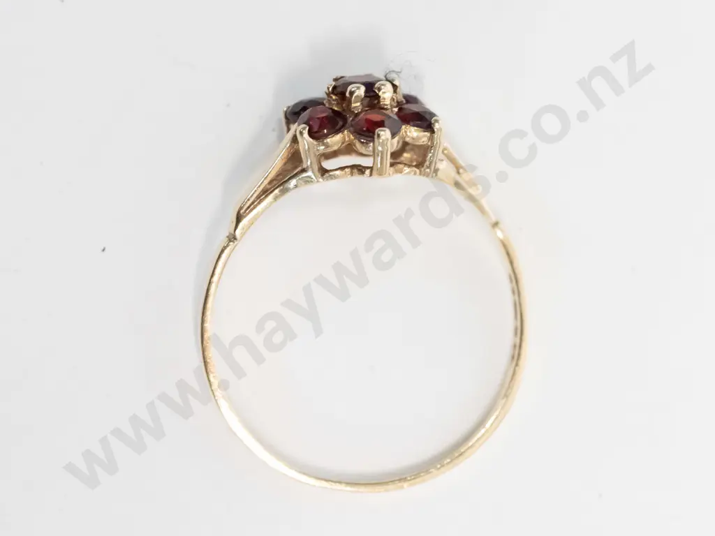 garnet ring stamped 375 Image 1++