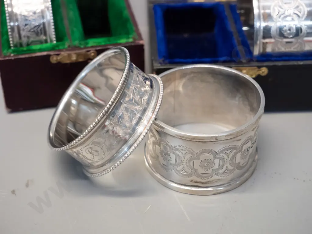 2 cased pairs of sterling silver napkin rings with etched patterns Image 1++