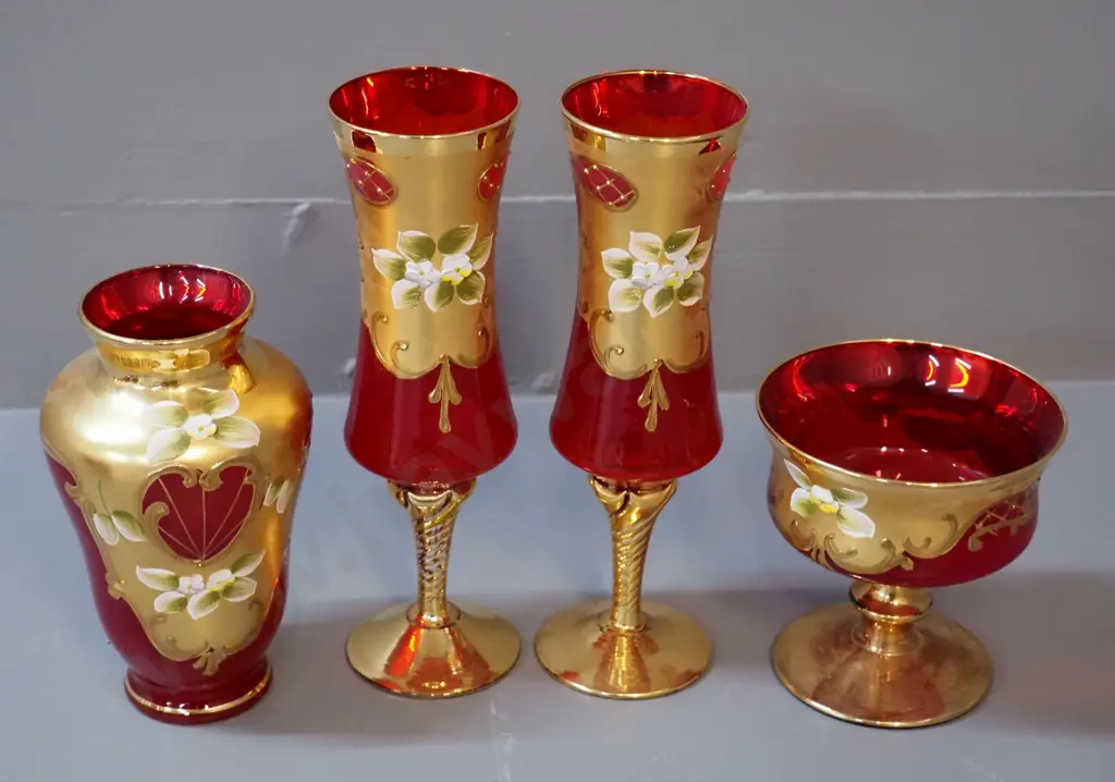 4 pieces of red Venetian glass - 2 champagne flutes H-210, comport, and a vase Image 1++