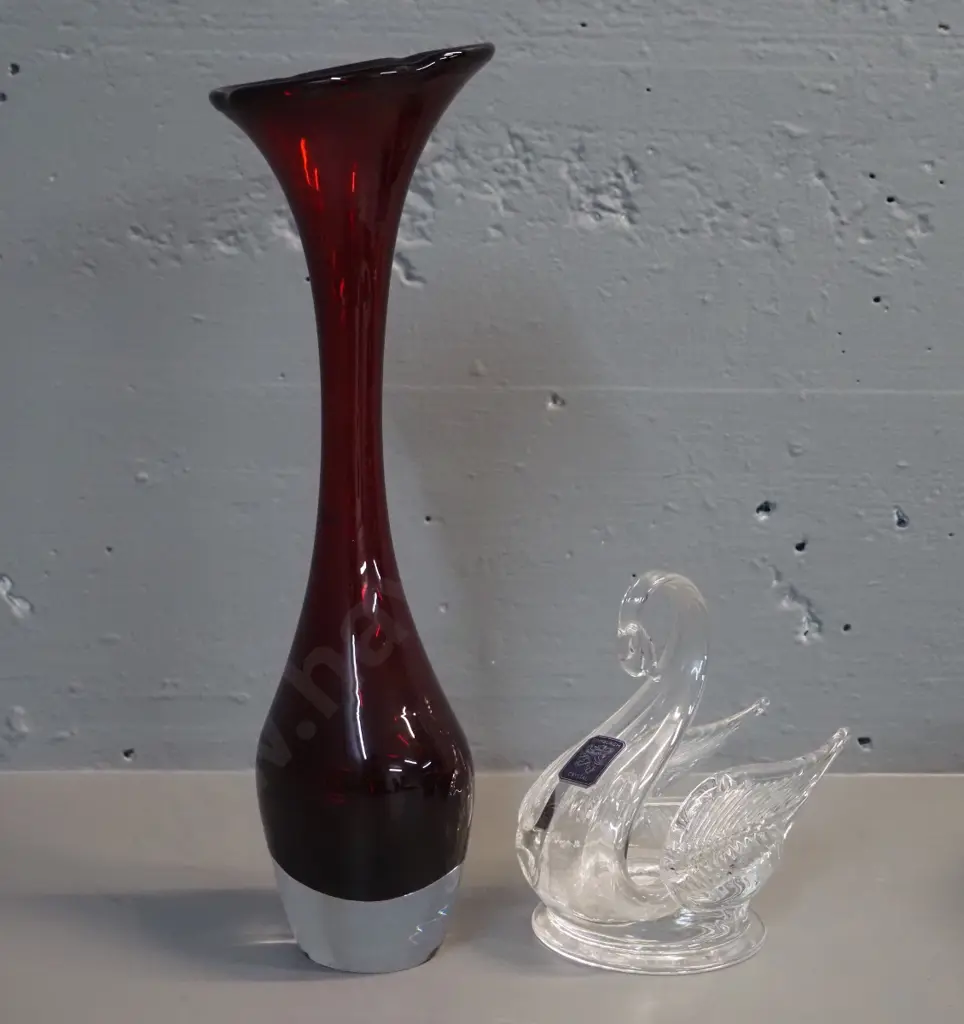 claret colour Jack-in-the-pulpit large vase H-320 and an Edinburgh crystal swan vase Image 1++