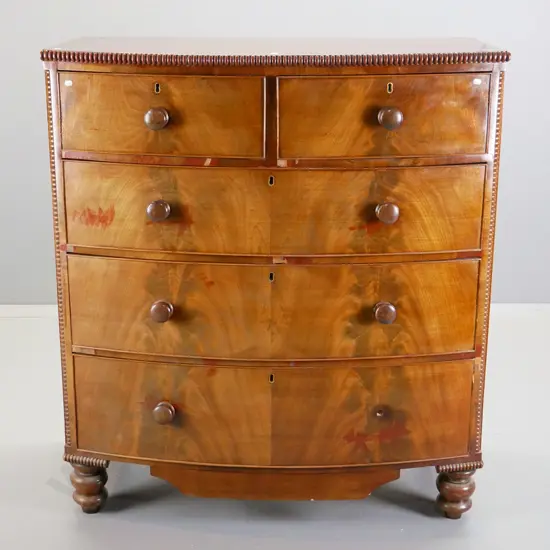 antique mahogany bow-front 5-drawer chest with flame veneer drawer fronts, beaded edging - missing 1 handle, veneer loss