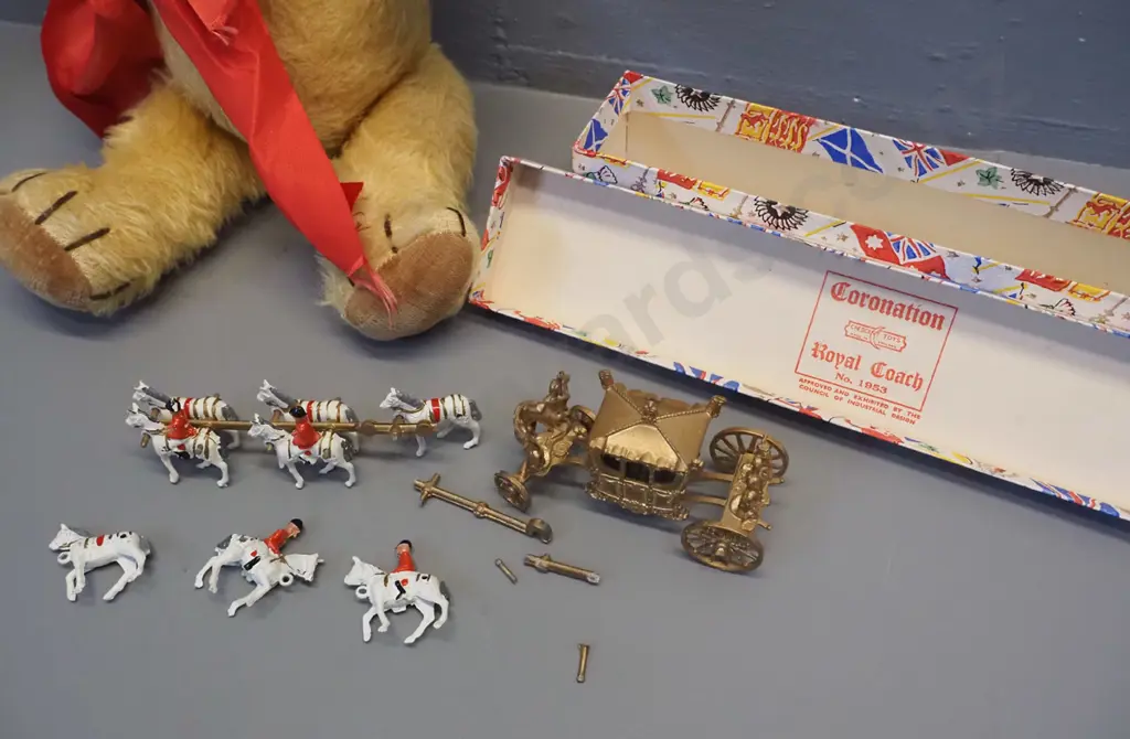 vintage Teddy bear H340 and a Crescent 1953 coronation cast metal coach and horse set - damage Image 1++