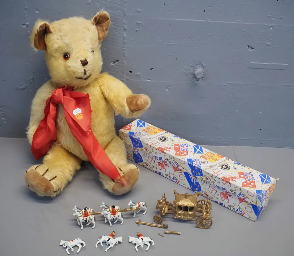 vintage Teddy bear H340 and a Crescent 1953 coronation cast metal coach and horse set - damage Image 1++