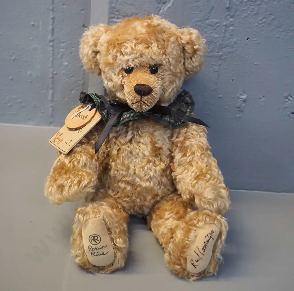 Robin Rive teddy bear - "Sarah" - limited edition of 125. H-330 sitting Image 1++