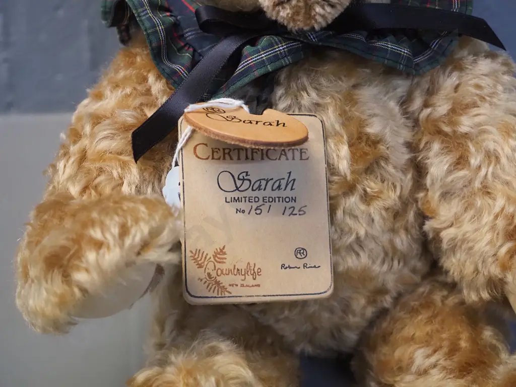 Robin Rive teddy bear - "Sarah" - limited edition of 125. H-330 sitting Image 1++