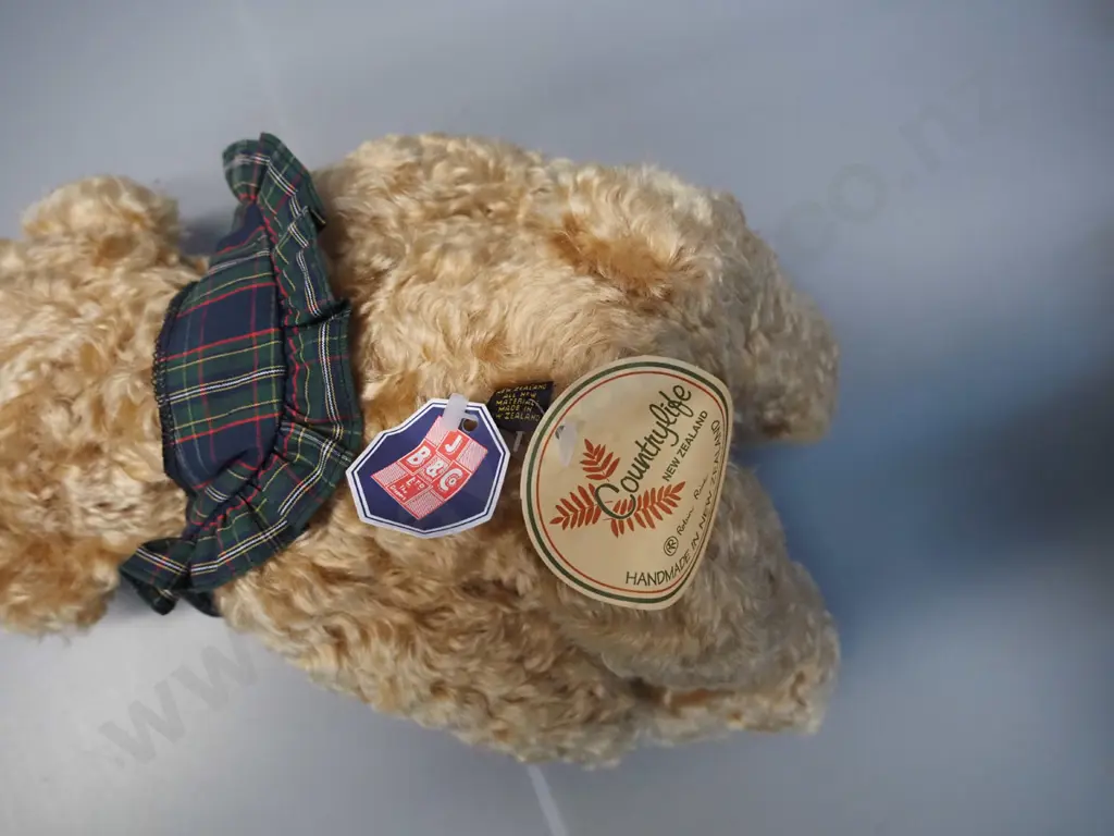 Robin Rive teddy bear - "Sarah" - limited edition of 125. H-330 sitting Image 1++