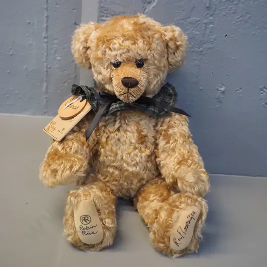 Robin Rive teddy bear - "Sarah" - limited edition of 125. H-330 sitting