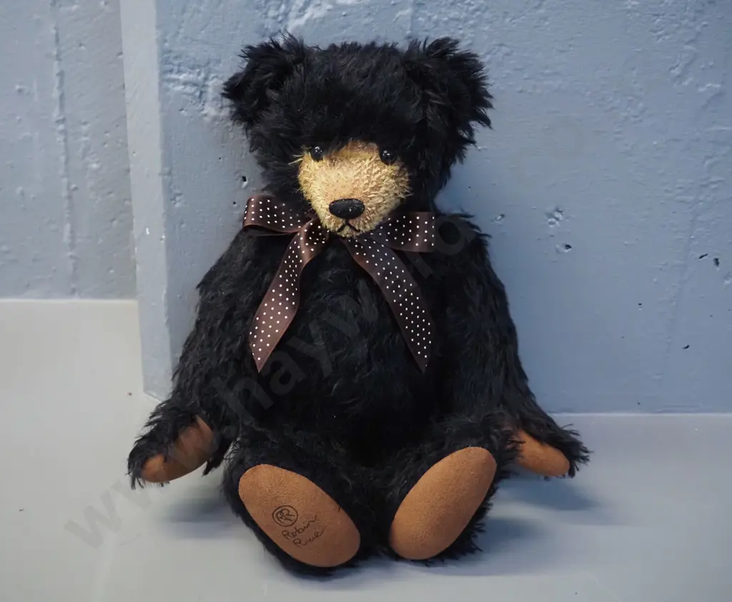 Robin Rive teddy bear - "Licorice" - limited edition of 300. H-300 sitting down Image 1++