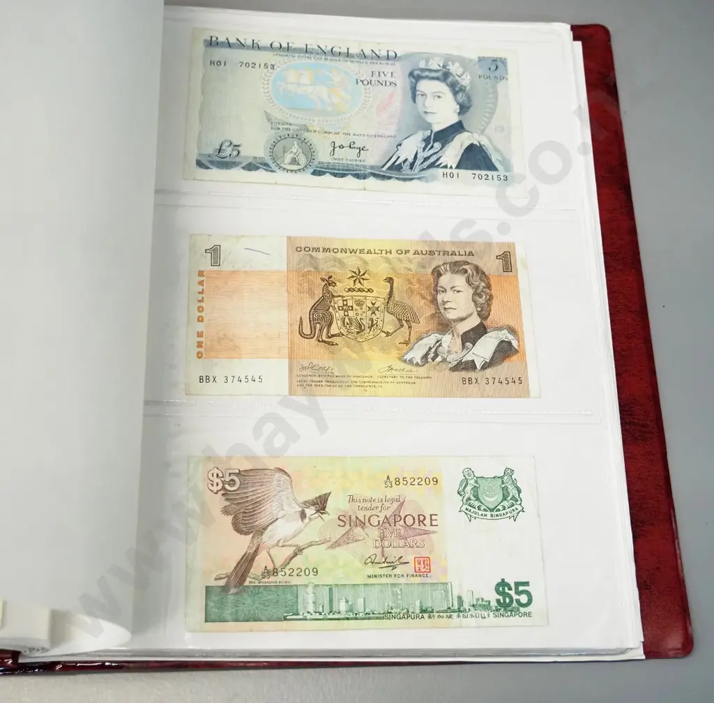album of bank notes - New Zealand and foreign currencies Image 1++