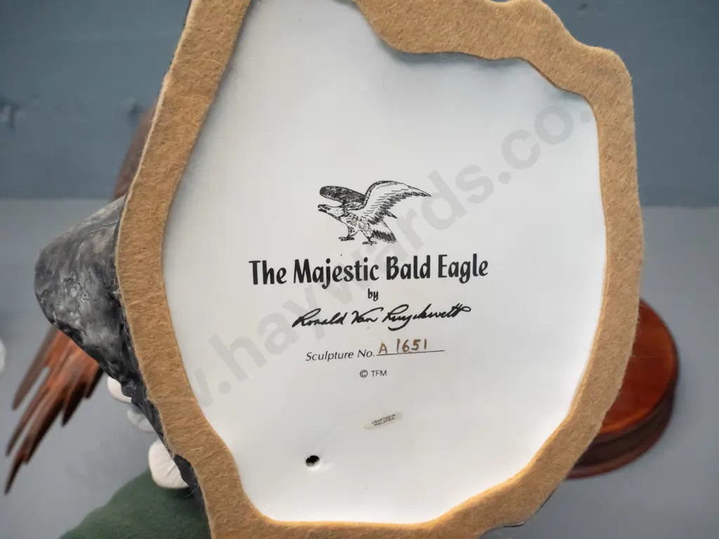 large porcelain bald eagle figure - base marked "The Majestic Bald Eagle" - Ronald Van Ruyckevelt - Image 1++