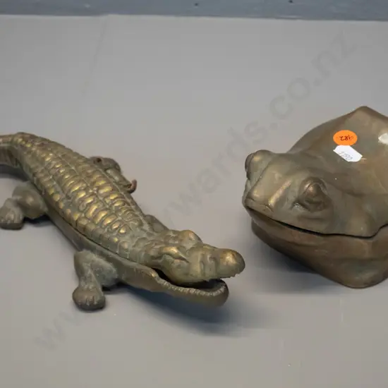 2 brass storage items with hinged lids  - a frog marked Korea and a crocodile cigarette box L-230