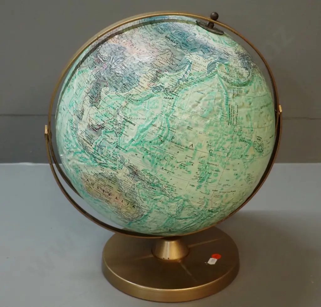 Replogle USA world globe with metal base, relief terrain textured. H-400 D-340 Image 1++