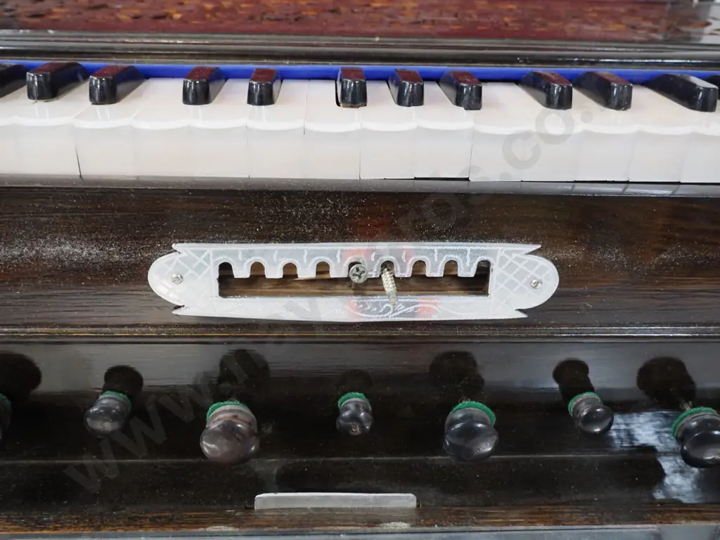Singh Indian portable harmonium in timber case with metal fittings - needs some work, has some missing or Image 1++