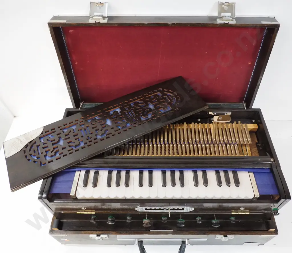 Singh Indian portable harmonium in timber case with metal fittings - needs some work, has some missing or Image 1++