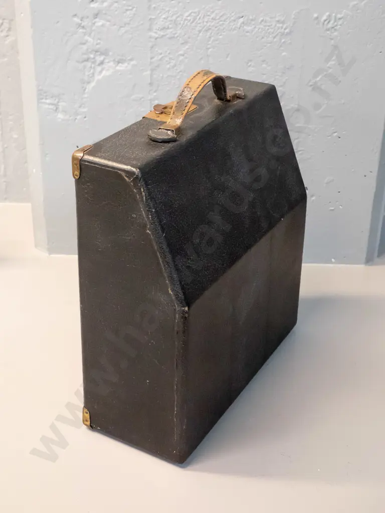 vintage cased portable Remington Junior typewriter - closed dimensions H-120 W-300 D-320 Image 1++
