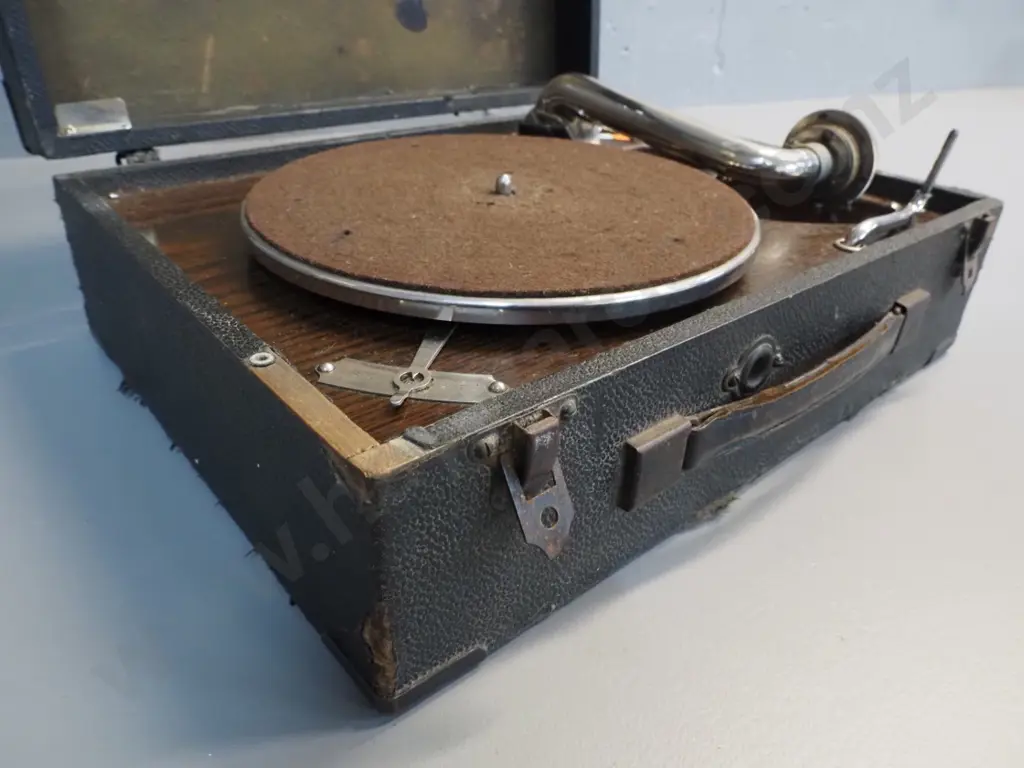 vintage HMV portable wind-up gramophone with 3 Zonohpone Australia records - working but some wear & damage to case, Image 1++