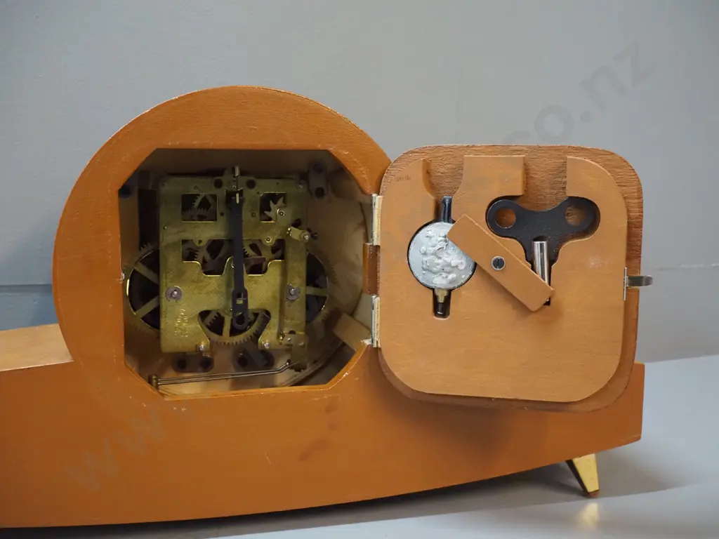 retro wood-cased mantel clock - marked "555" 15-day movement - China H-250 L-470 D-120 Image 1++