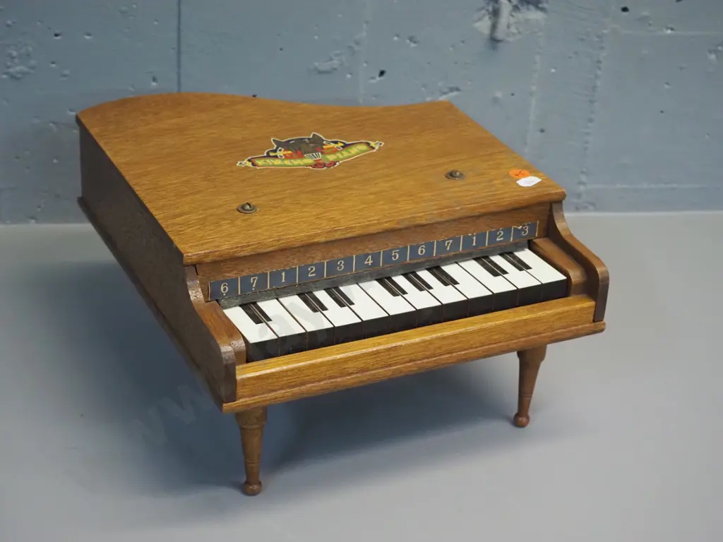 Kincho brand toy piano H-160 W-260 D-300 Image 1++