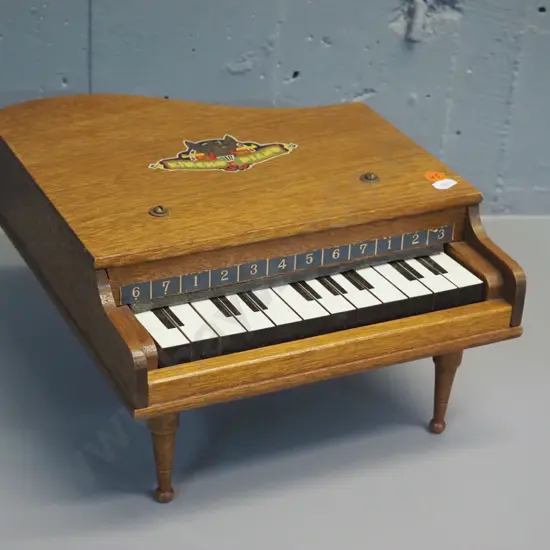 Kincho brand toy piano H-160 W-260 D-300