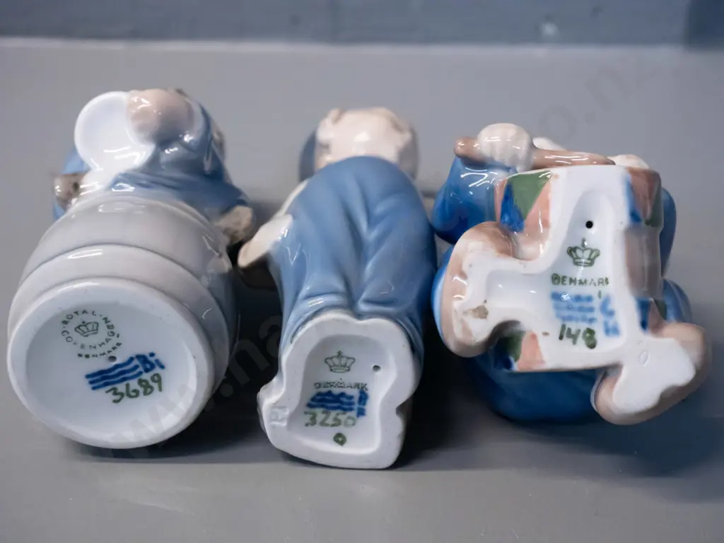 3 small Royal Copenhagen boy figurines - tallest is H-120 Image 1++